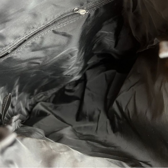 {EUC} On Running On Cloud Black Fold Down Lightweight Backpack Bag - Picture 5 of 6